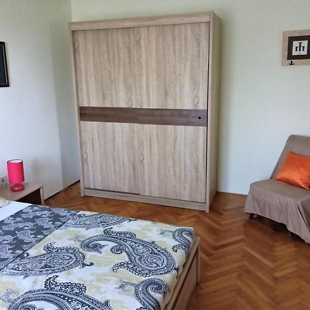 Cozy Apartment In The City Center Pula Exterior photo