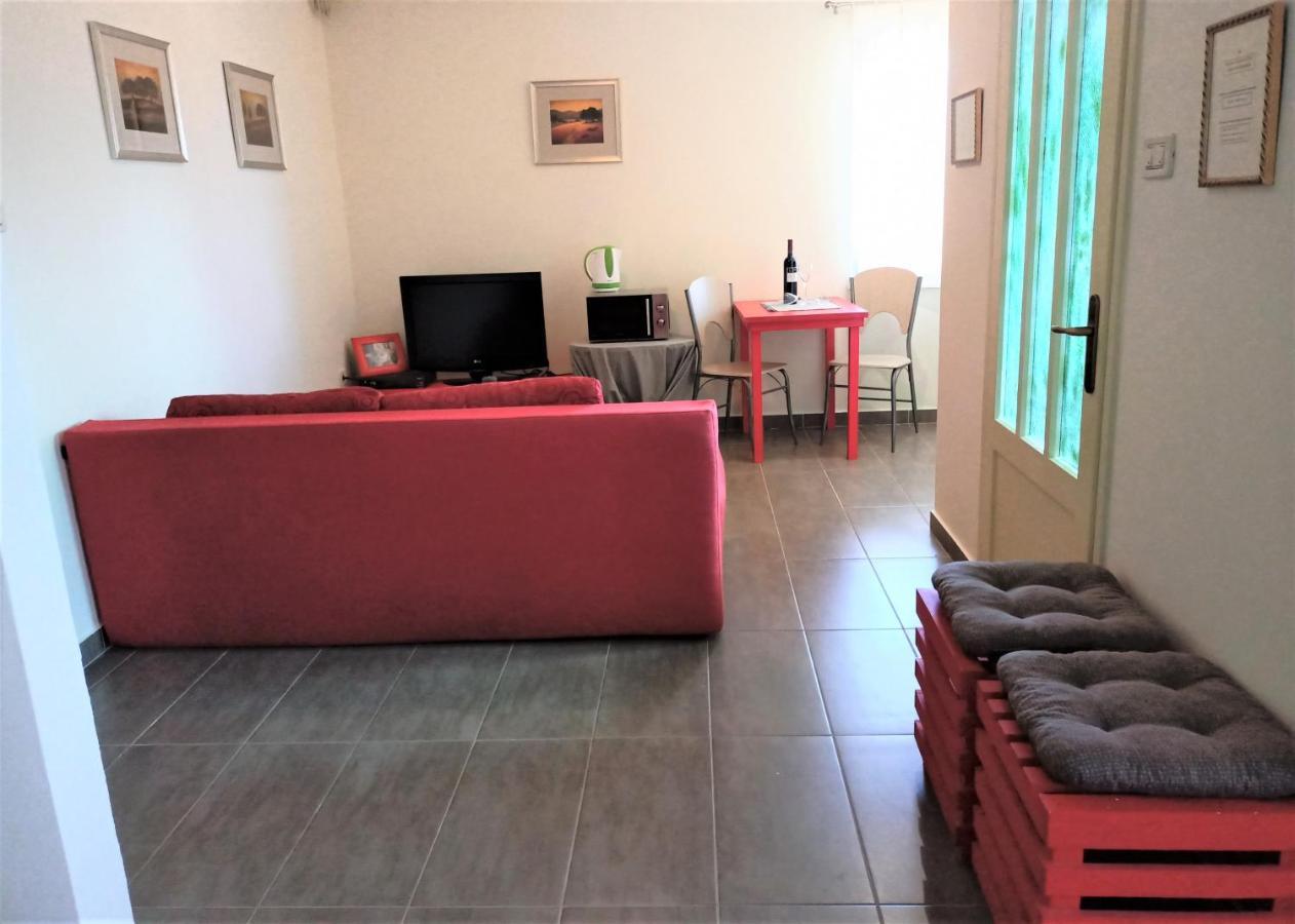 Cozy Apartment In The City Center Pula Exterior photo